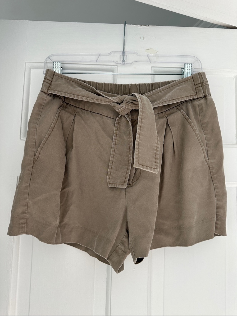 J. Crew Paper Bag Pleated Khaki Lightweight Summer Shorts in Size 4